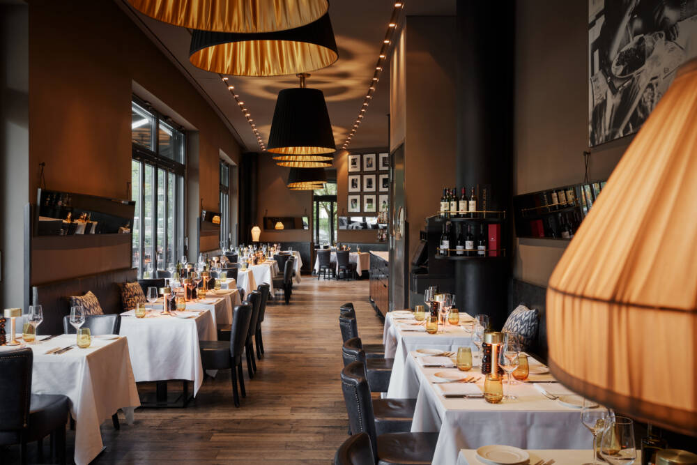 Im mehrfach ausgezeichneten DaCaio werden die Tagliatelle am Tisch im Parmesanlaib geschwenkt /©The George Hotel Hamburg