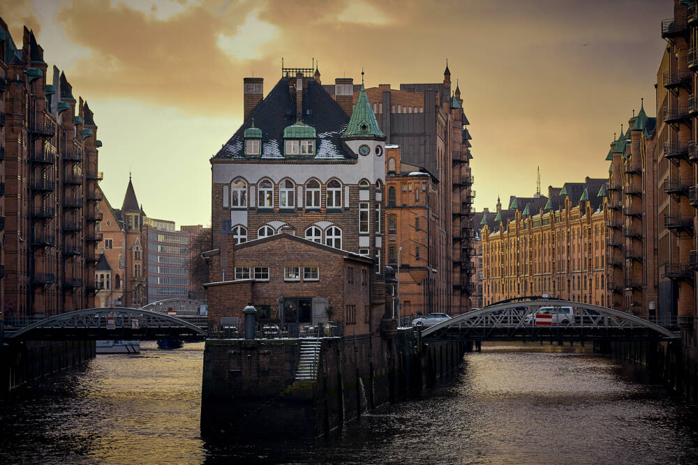 In der historischen Speicherstadt befindet sich das Wasserschloss, wo feinster Afternoon Tea nach britischer Tradition serviert wird /©Marc Sill