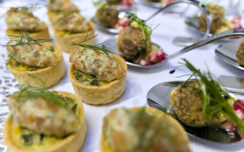 Amuse-Bouche mit regionalen Produkten bei der Auftaktgala des Schleswig Holstein Festivals 2024 / © Marcus Brodt