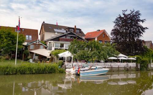 Das Gasthaus zur Post ist ein beliebtes Restaurant in Cranz / ©Andrea Heihnsohn Photographie