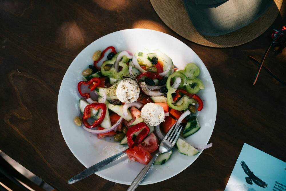 Griechische Speisen werden in der Taverna Elina serviert / ©Marita Mones/Unsplash