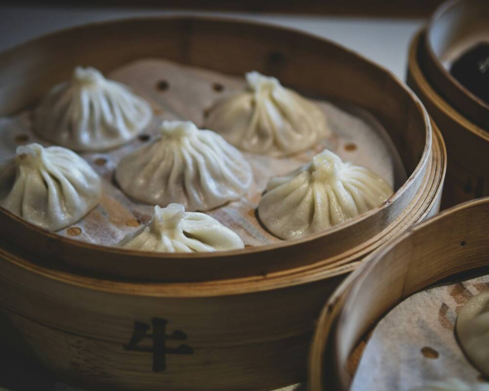 Im China Restaurant Allermöhe gibt es authentische Dim Sum, Pekingenten aber auch üppige „Reistafeln“ für zwei /©Unsplash/Bao Menglong