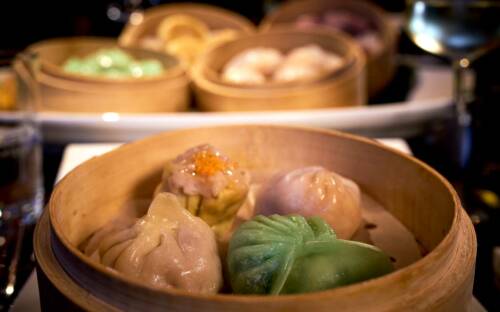 Traditionell im Bastkorb serviert: Die Dim Sum Platte im Yu Garden ist eine hervorragende Vorspeise / ©Marc Sill