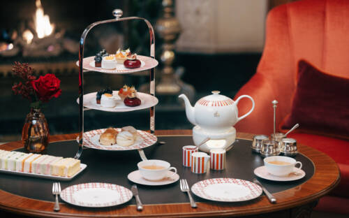 Very british: Afternoon Tea wie hier im Vier Jahreszeiten wird immer beliebter/©Max Arens