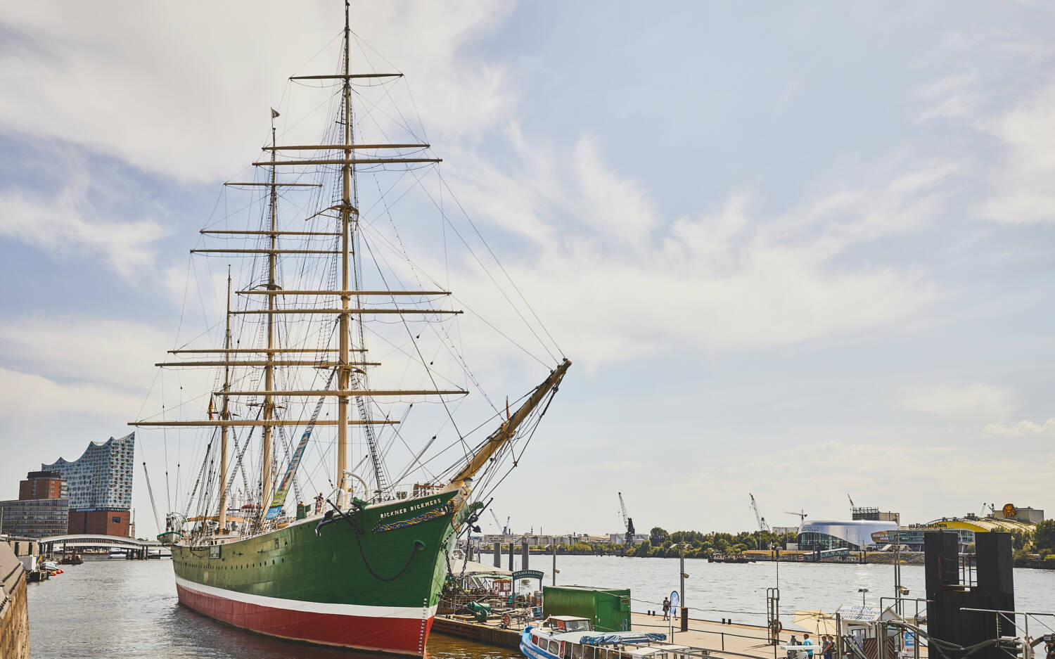 Die Rickmer Rickmers gehört zu den Sehenswürdigkeiten an den Landungsbrücken / ©Mediaserver Hamburg/Julia Schwendner