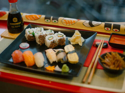 Nigiri, Maki, Sojasoße und Ingwer gehören beim Sushiessen in Hamburg dazu – wie hier bei Kampai auf St. Pauli / ©Marc Sill 